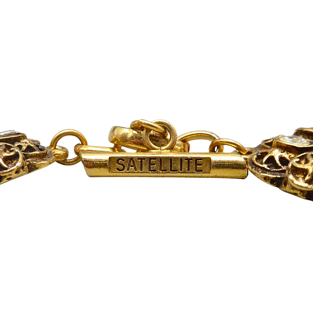 ELEGANTES LÄTZCHENCOLLIER VON SATELLITE PARIS.