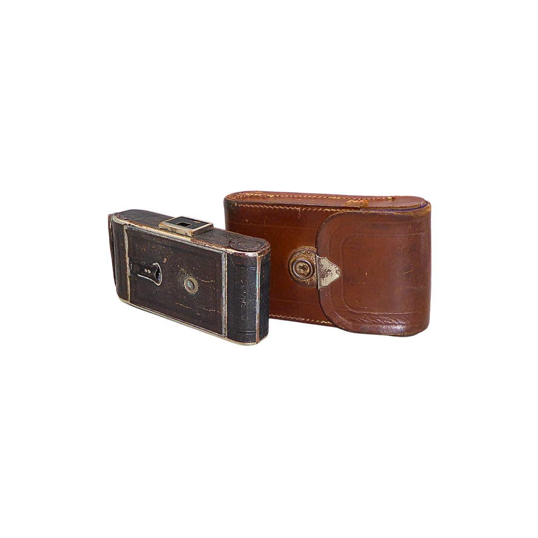 KLAPPKAMERA, VOIGTLÄNDER BESSA 6X9, „GERMANY“, CA. 1930, MIT LEDERTASCHE.