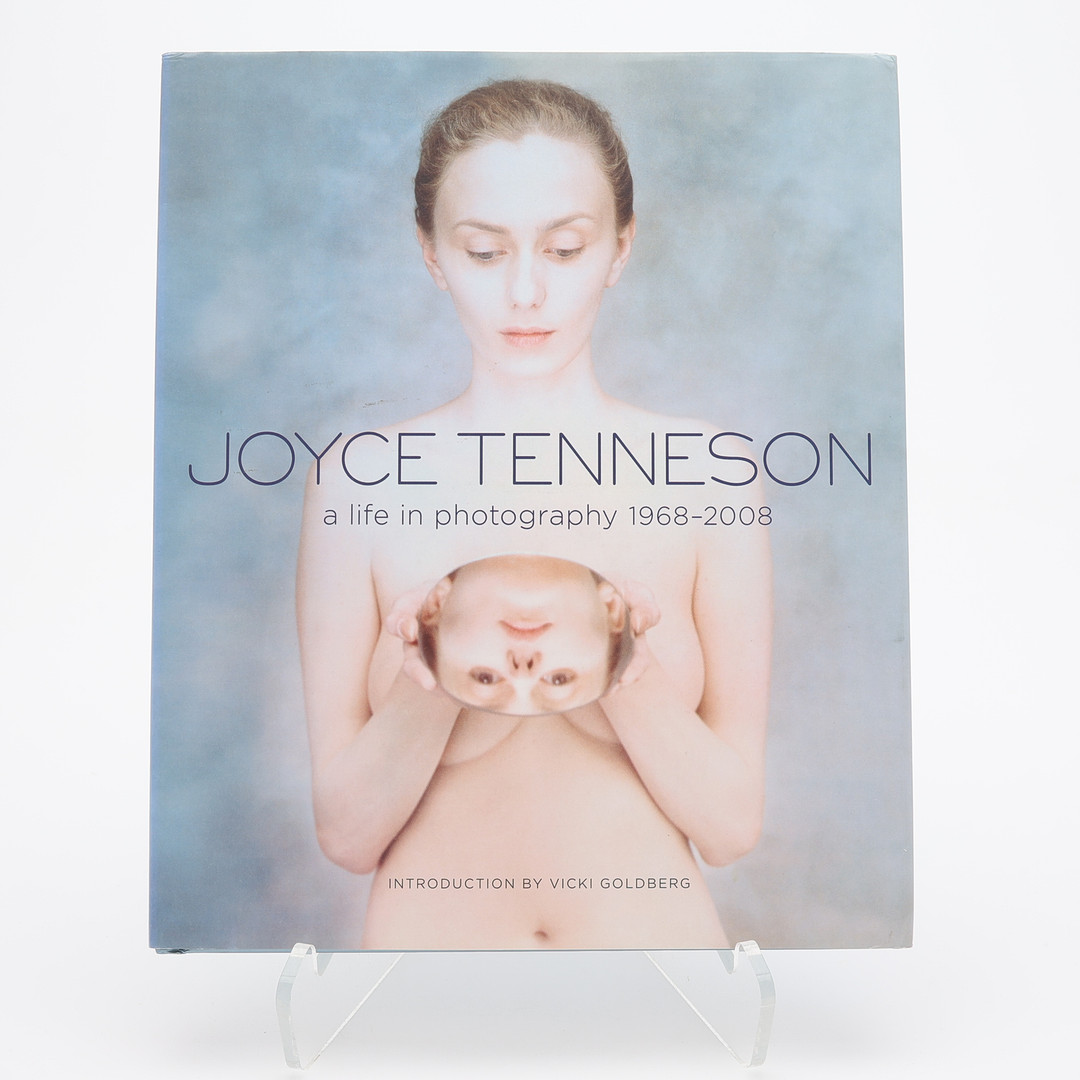 FOTO.DEN AMERIKANSKA KONSTFOTOGRAFEN JOYCE TENNESON'S A LI´FE IN PHOTOGRAPHY 1968-2008 i FÖRSTA UPPLAGAN.