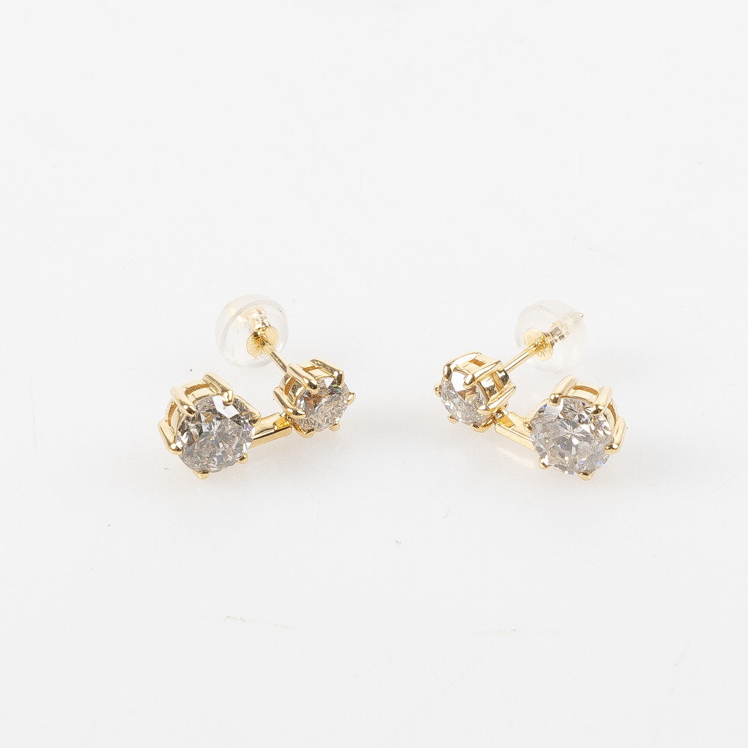 ÖRHÄNGEN, 18K guld med briljantslipade diamanter totalt ca 2.14 ct.