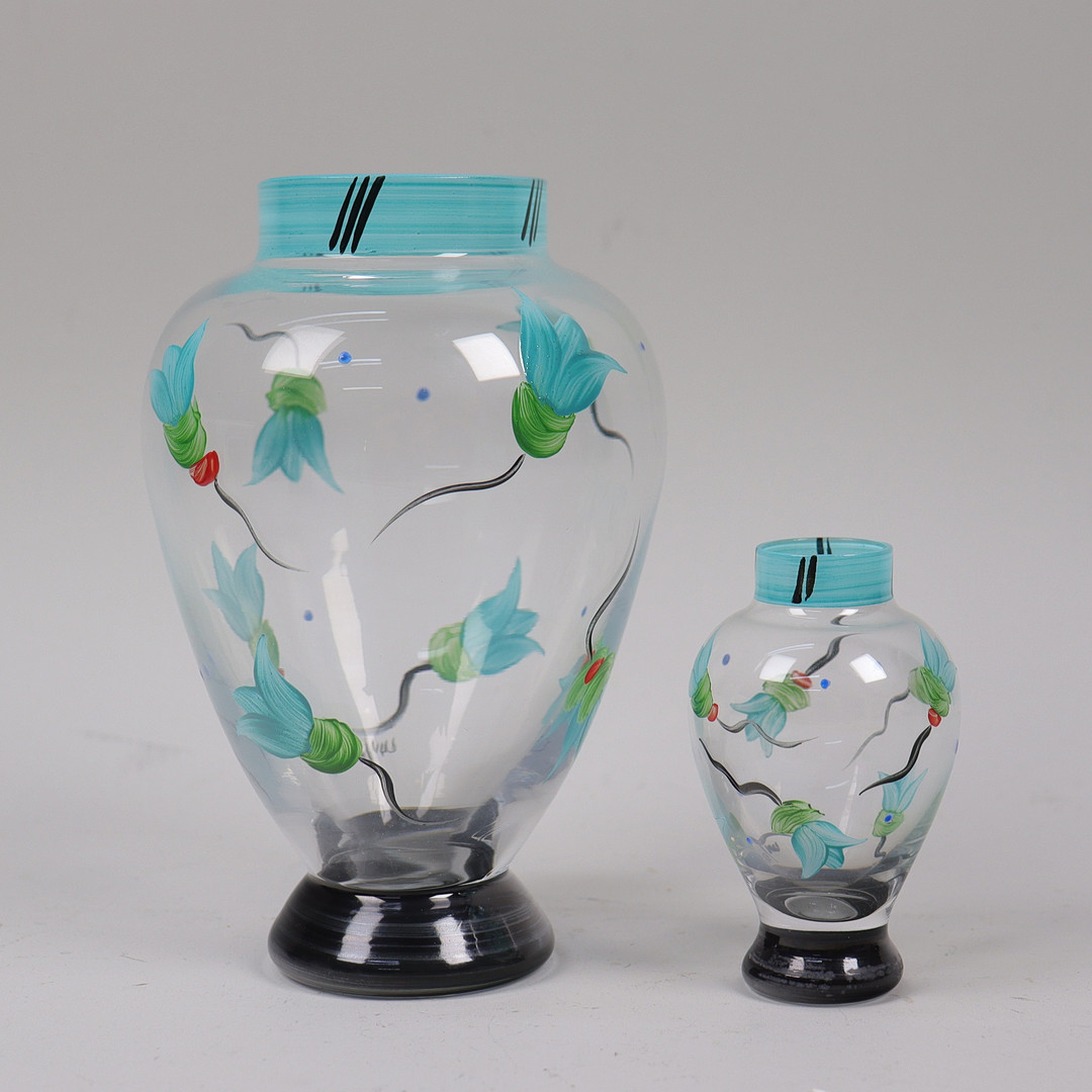 ULRICA HYDMAN-VALLIEN. "Paradise", vaser i målat glas, Kosta Boda, 2 st.