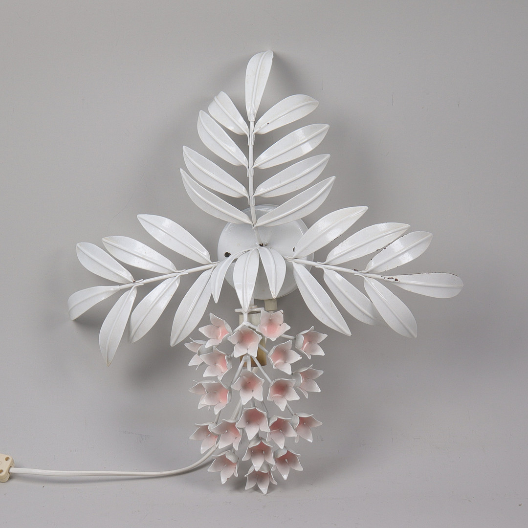 VÄGGLAMPA, form av blomma, metall, italien, 1900-talets andra hälft.