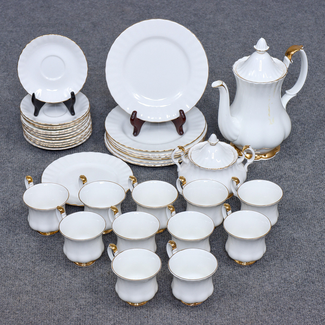 KAFFESERVIS, ROYAL ALBERT "VAL D'OR" 34 DELAR, BENPORSLIN, ENGLAND, 1900-TAL.