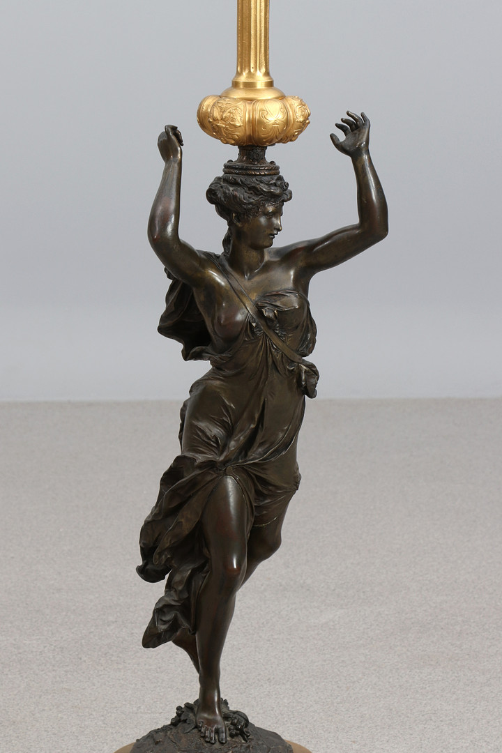 ALBERT-ERNEST CARRIER-BELLEUSE. KANDELABER. Förgylld och patinerad brons på marmorsockel. I form av kvinnofigur. Signerad A. Carrier. 1800-tal, Frankrike.