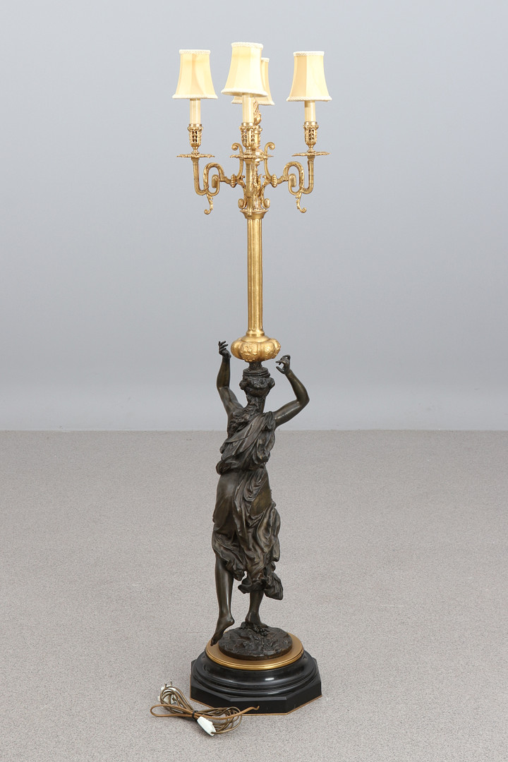 ALBERT-ERNEST CARRIER-BELLEUSE. KANDELABER. Förgylld och patinerad brons på marmorsockel. I form av kvinnofigur. Signerad A. Carrier. 1800-tal, Frankrike.