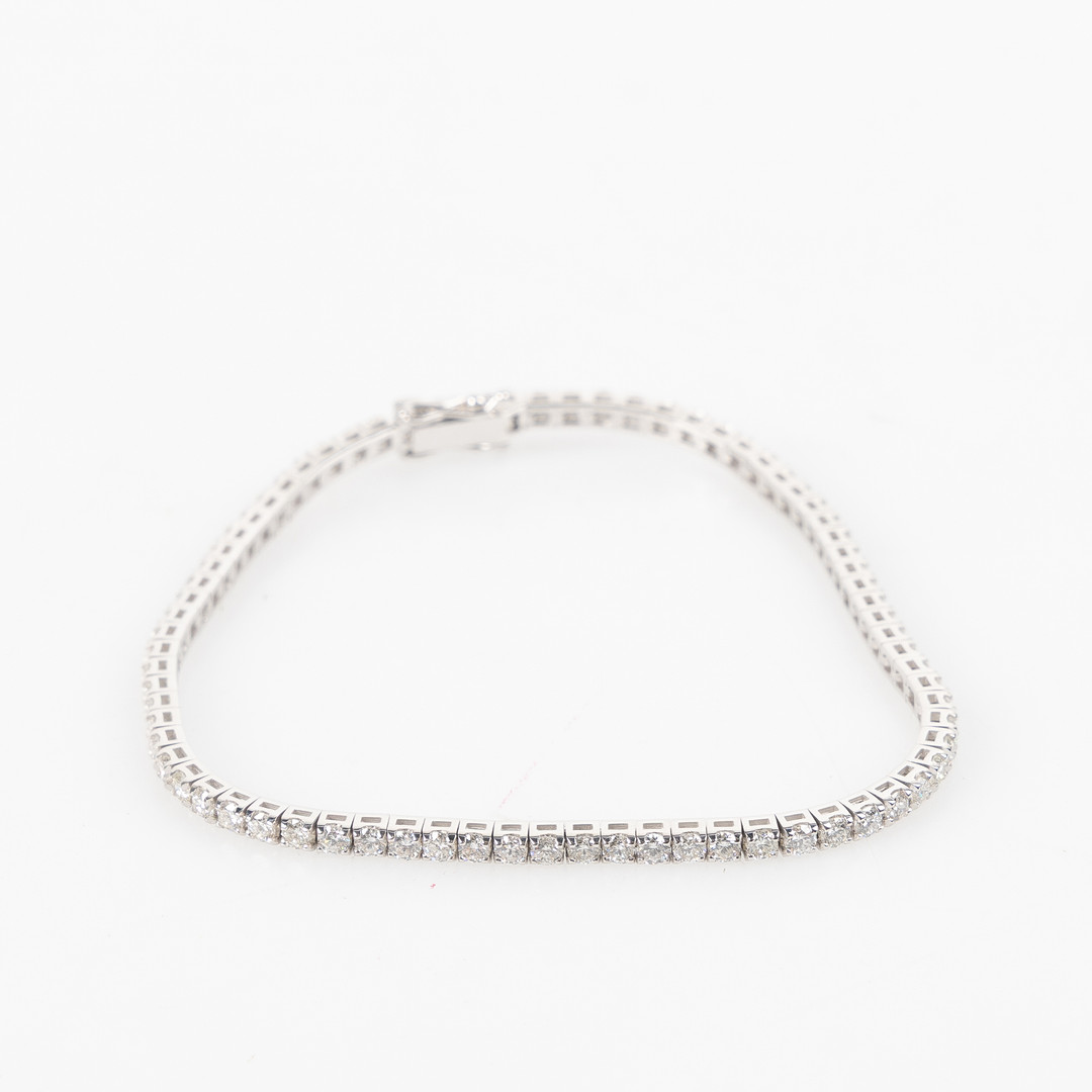 ARMBAND, sk tennisarmband, 18K vitguld med briljantslipade diamanter, totalt ca 3.30 ct.