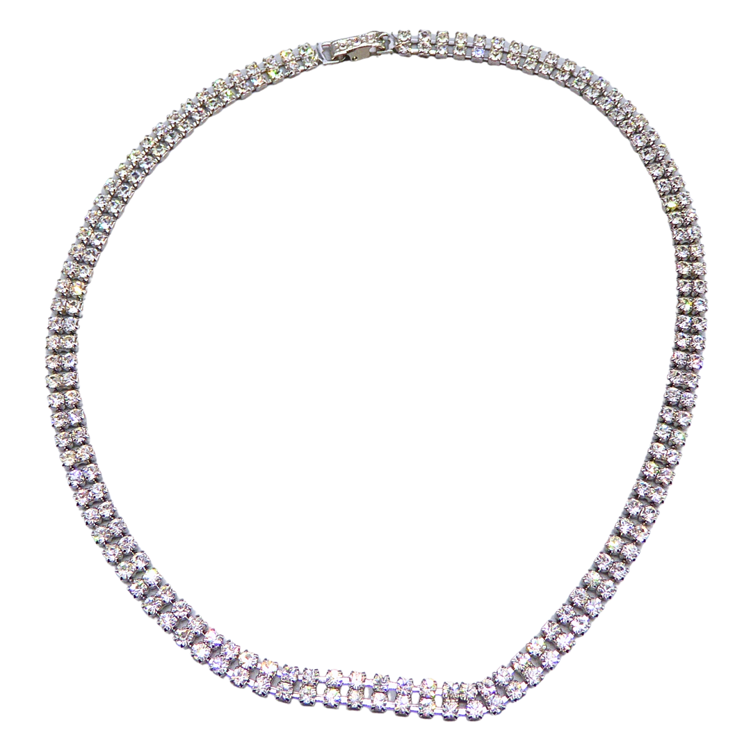 DOPPELREIHIGES STRASS-CHOKER-HALSBAND MIT KRISTALLSTEINEN.