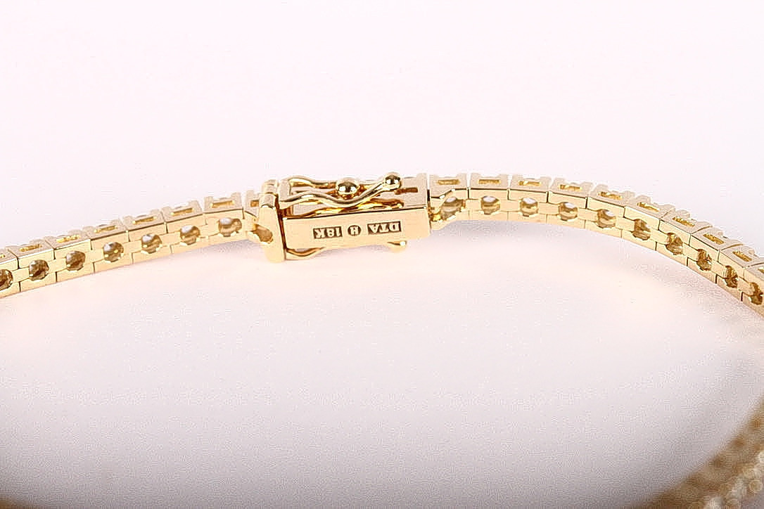 ARMBAND, tennisarmband 2,41ct, 18K.