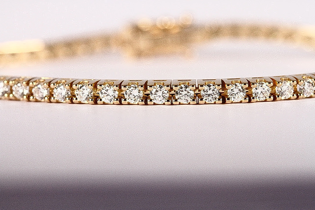 ARMBAND, tennisarmband 2,41ct, 18K.