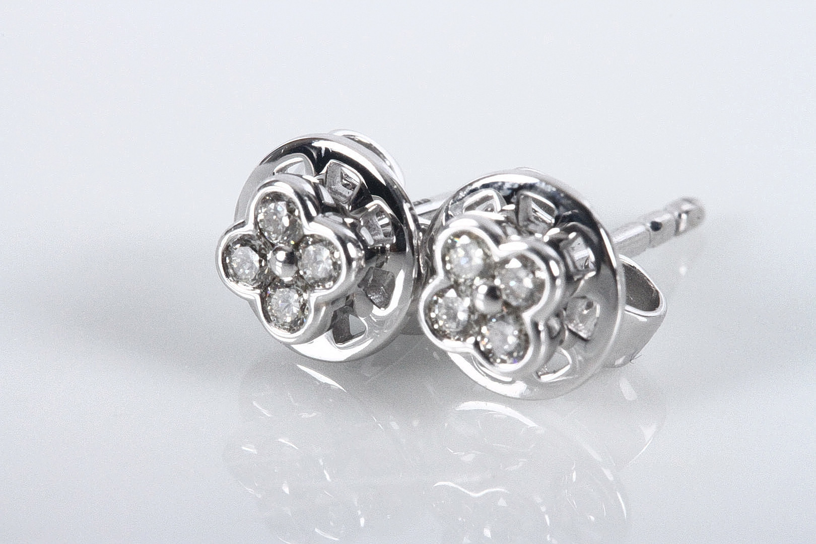 DIAMANTÖRHÄNGEN, ett par, totalt 0,14ct, vitguld 18K.