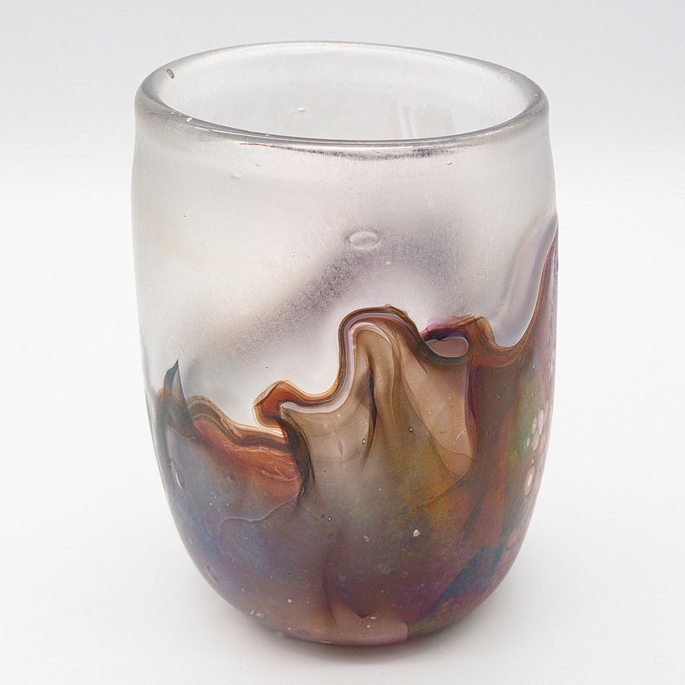 MEHRFARBIGE VASE VON GLASHAUS EDELMANN, AUF DEM BODEN SIGNIERT, HANDGEFERTIGT, 1970ER JAHRE.