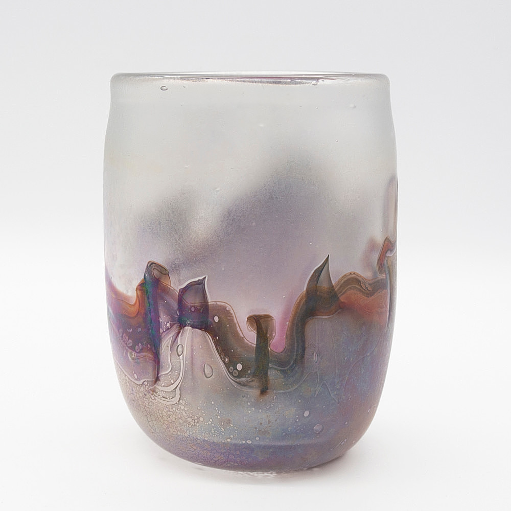 MEHRFARBIGE VASE VON GLASHAUS EDELMANN, AUF DEM BODEN SIGNIERT, HANDGEFERTIGT, 1970ER JAHRE.