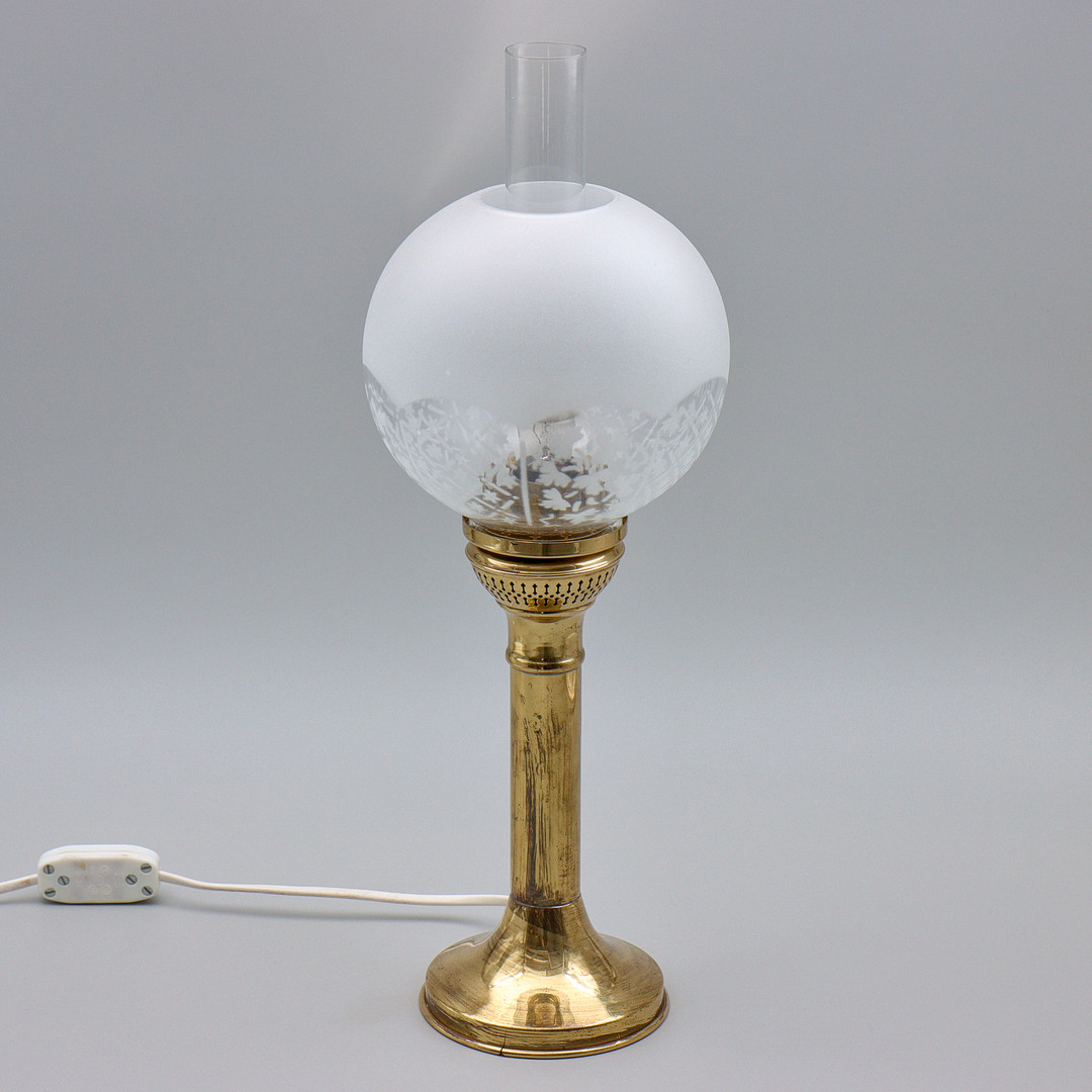 ELEKTRIFIERAD BORDSFOTOGENLAMPA, MÄSSING & GLAS, DANMARK, 1900-TAL.