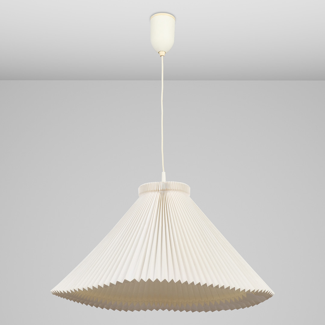 TAGE KLINT (1884 - 1953) & KLINT DESIGN TEAM 2023. Loftspendel af plisseret papir, "Le Klint 1 Mega", Le Klint, Danmark, 1942/2023.