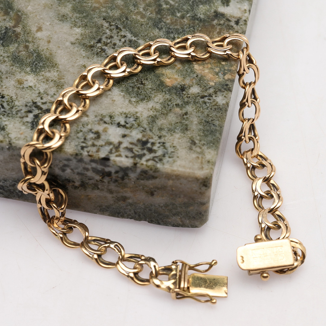 ARMBAND, 18K guld, Bismarck. Totalvikt ca 10,49 g.