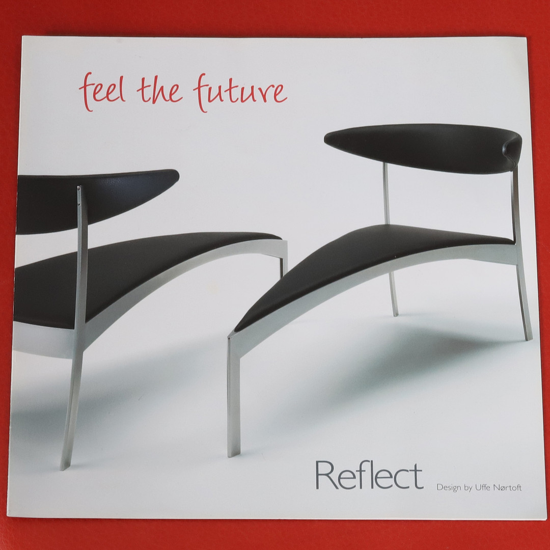 UFFE NØRTOFT. SCHÄSLONG. Ett par. Kromad stomme, sits och rygg i rött läder, "Reflect", Reflectteam, 2000-tal.