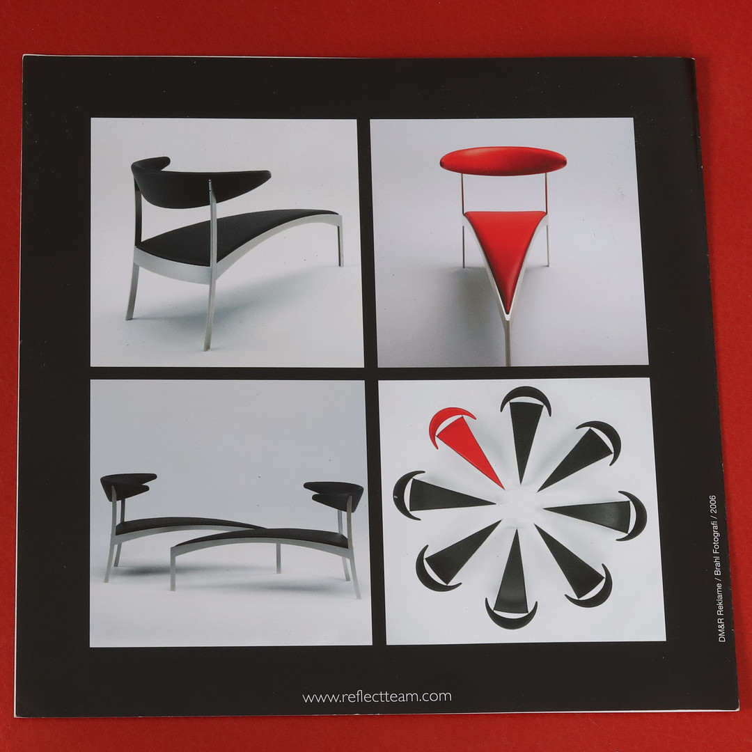UFFE NØRTOFT. SCHÄSLONG. Ett par. Kromad stomme, sits och rygg i rött läder, "Reflect", Reflectteam, 2000-tal.