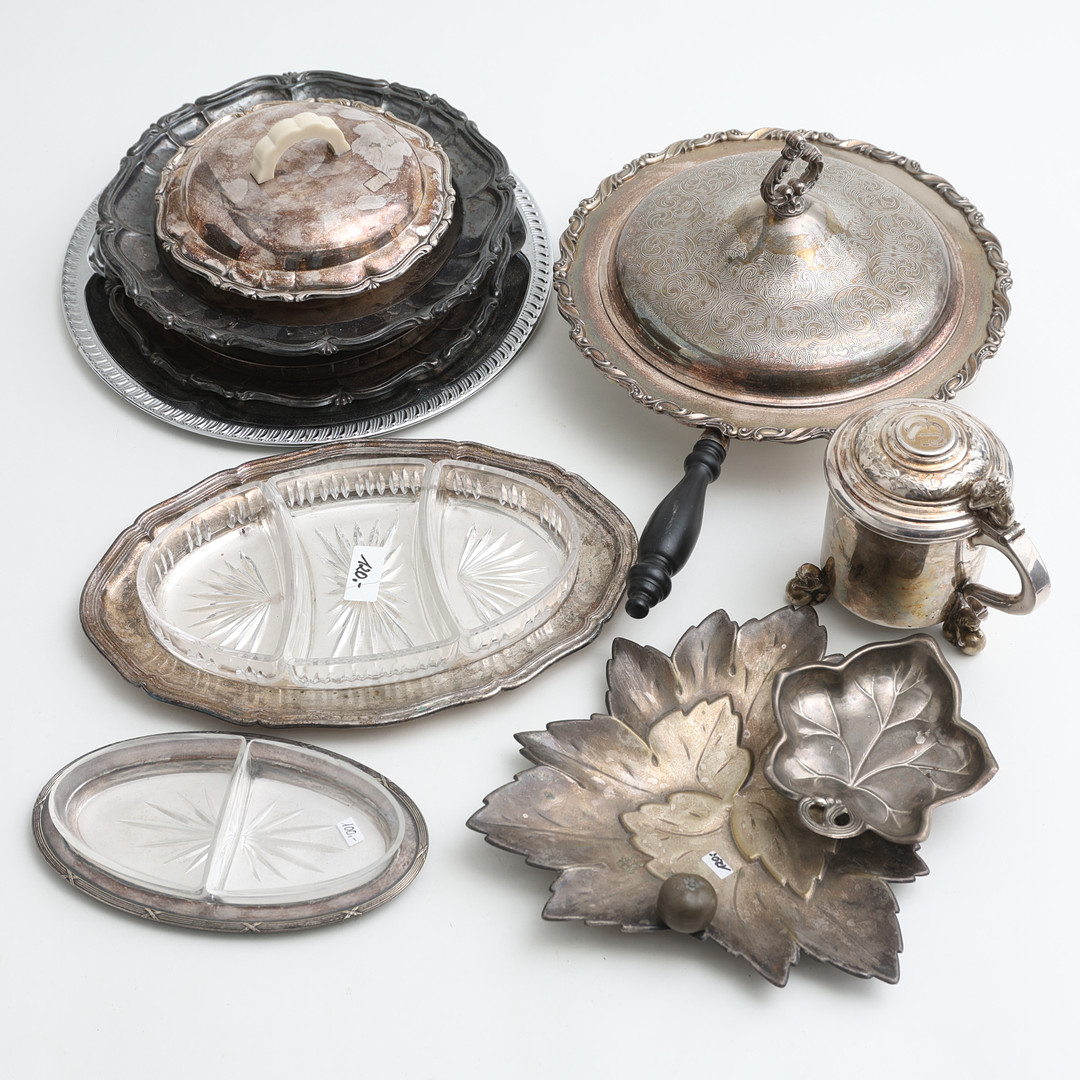 NYSILVERFÖREMÅL, 11 st, bla brickor, serveringsfat, karotter, stop, 1900-tal.