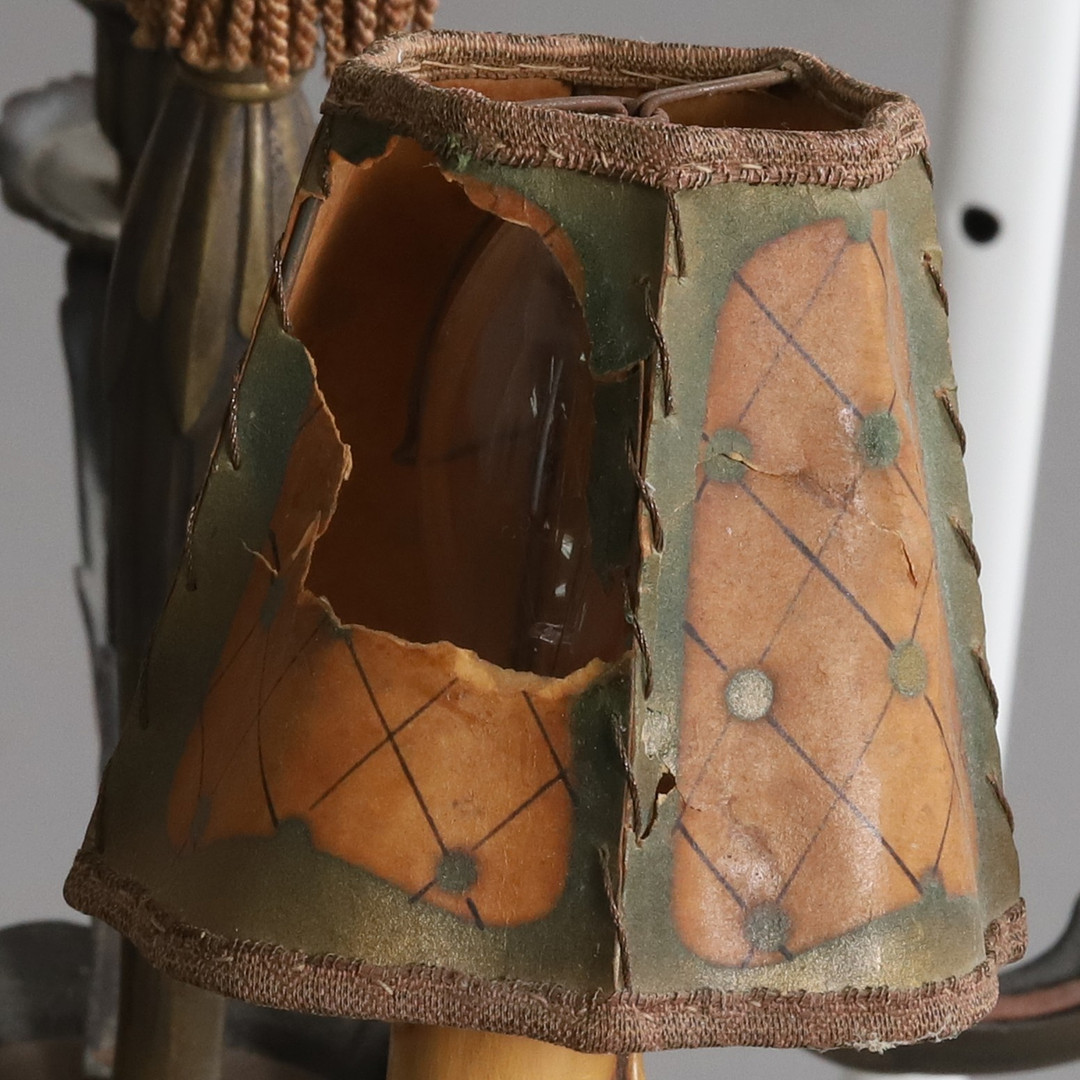 TAKLAMPA. Patinerad gulmetall, 6 armad, omkring 1930-tal.