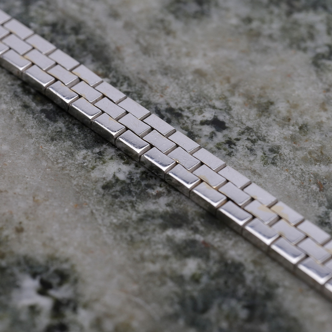 ARMBAND, 18K vitguld. Totalvikt ca 15,77 g.