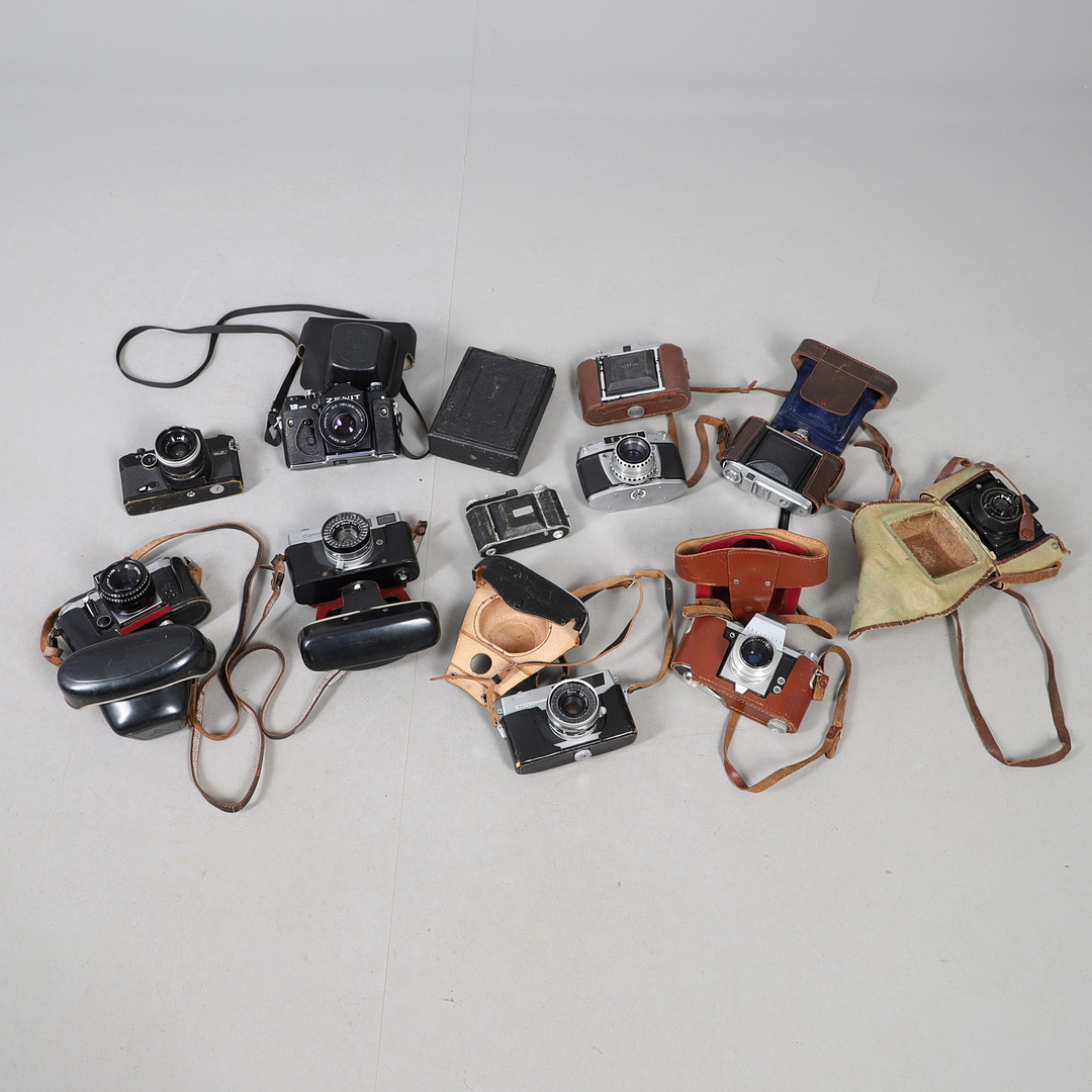 SELECTION OF VINTAGE SLR CAMERAS.