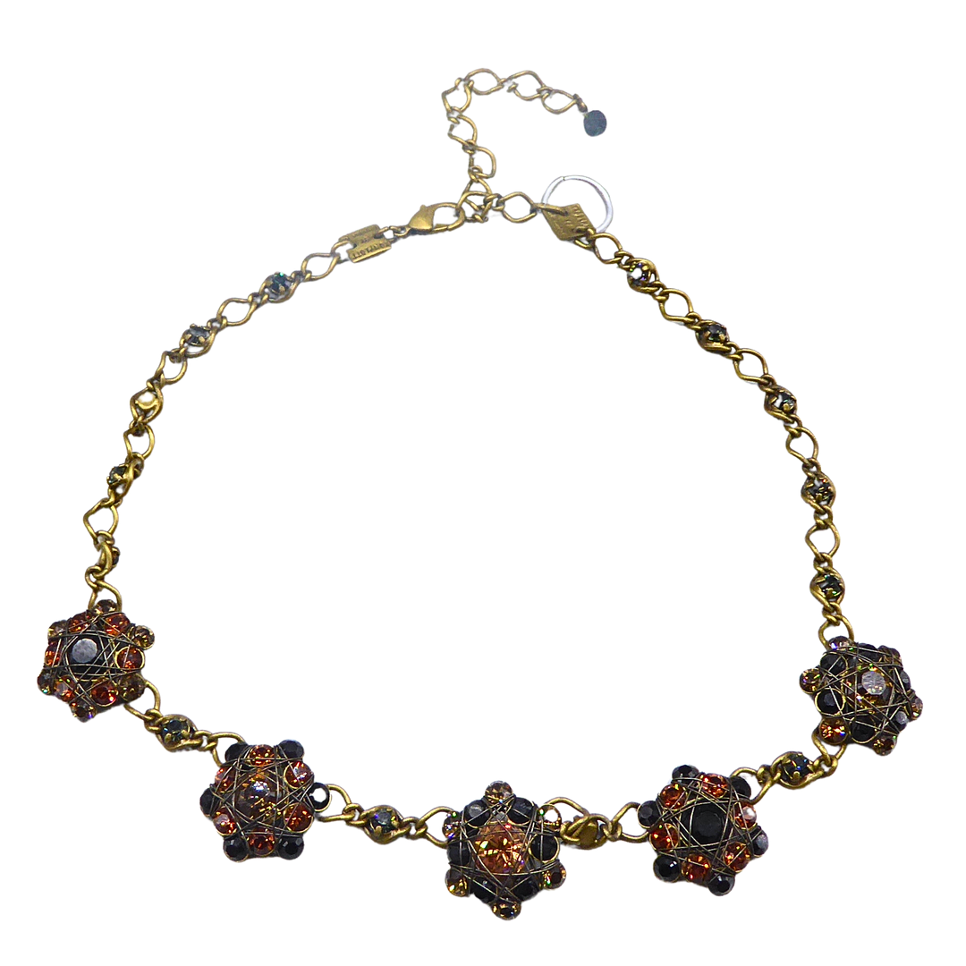 KONPLOTT COLLIER „BENDED LIGHTS“ VON MIRANDA KONSTANTINIDOU.