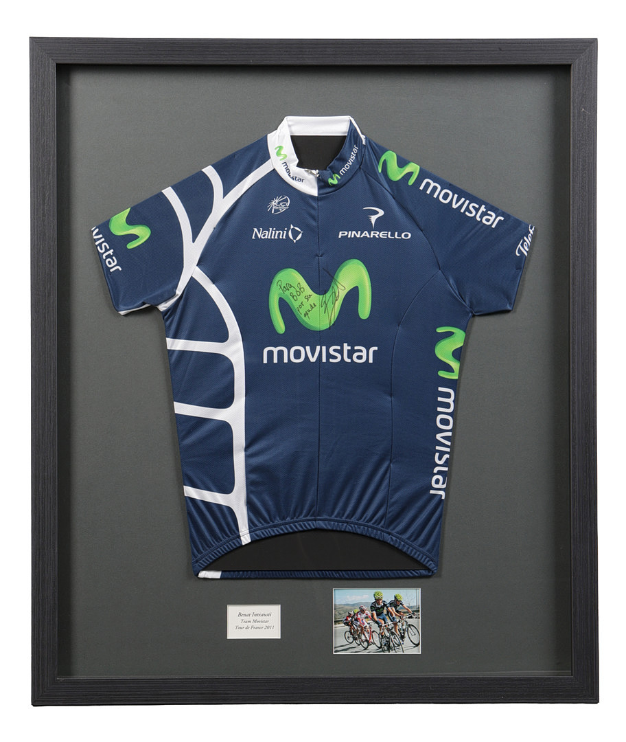 TOUR DE FRANCE INTEREST; BENAT INTXAUSTI SIGNED JERSEY 2011 TEAM MOVISTAR.