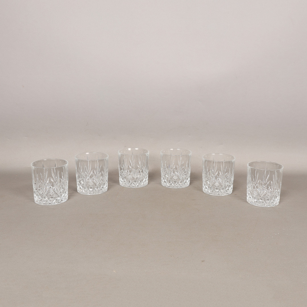 A SET OF SIX GLASS WHISKY TUMBLERS (6).