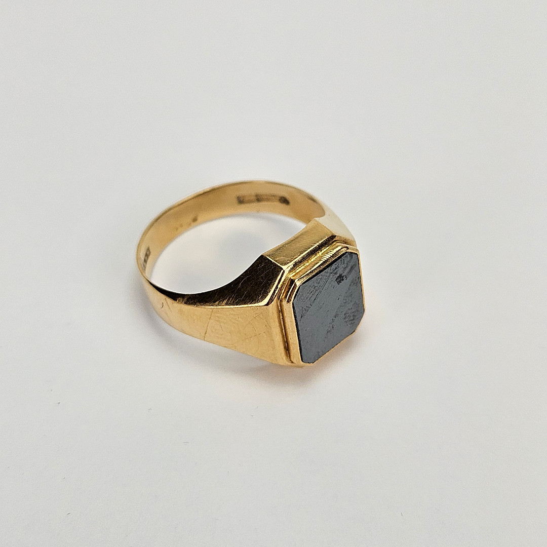 KLACKRING, guld, 18K, med sten, K&EC, Göteborg 1969, total vikt ca. 5,4 gram.
