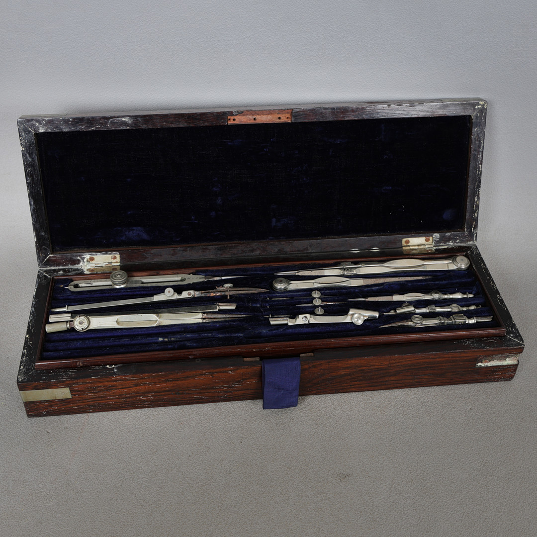 A VICTORIAN CASED PART SET OF DRAWING INSTRUMENTS.