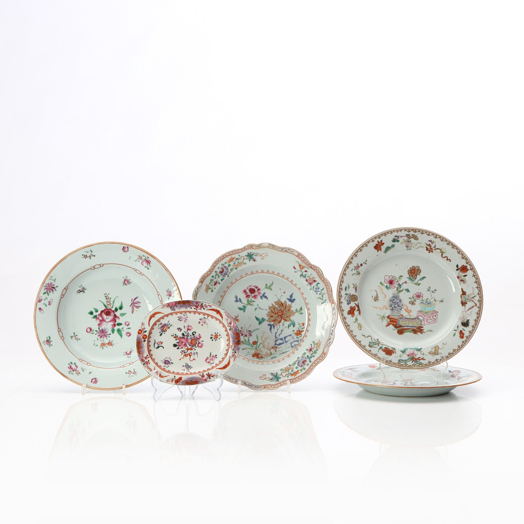 FAT, FEM ST. Porslin med famille rose-dekor. Kina, 1700-tal.