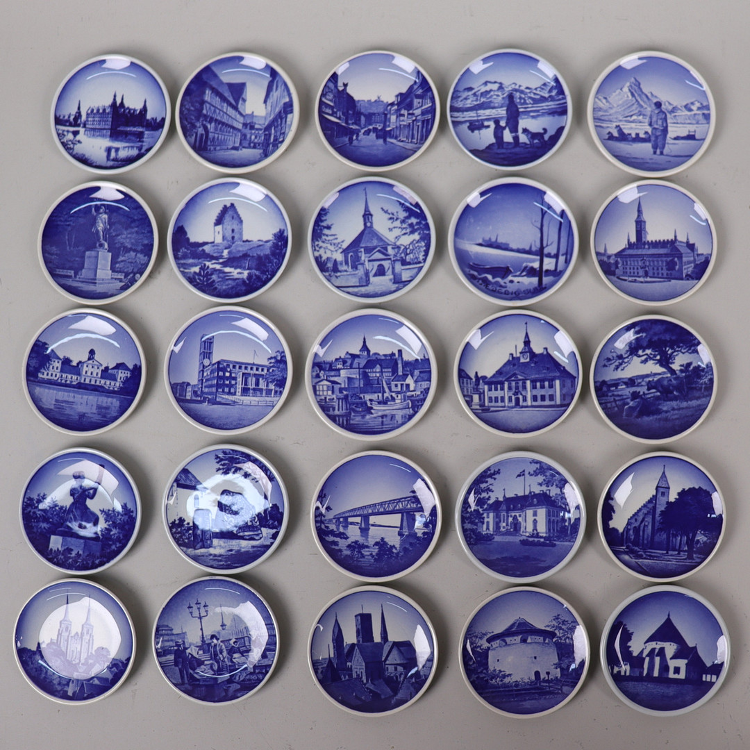 MINIATYRTALLRIKAR, porslin med danska motiv, Aluminia och Royal Copenhagen, 25 st.