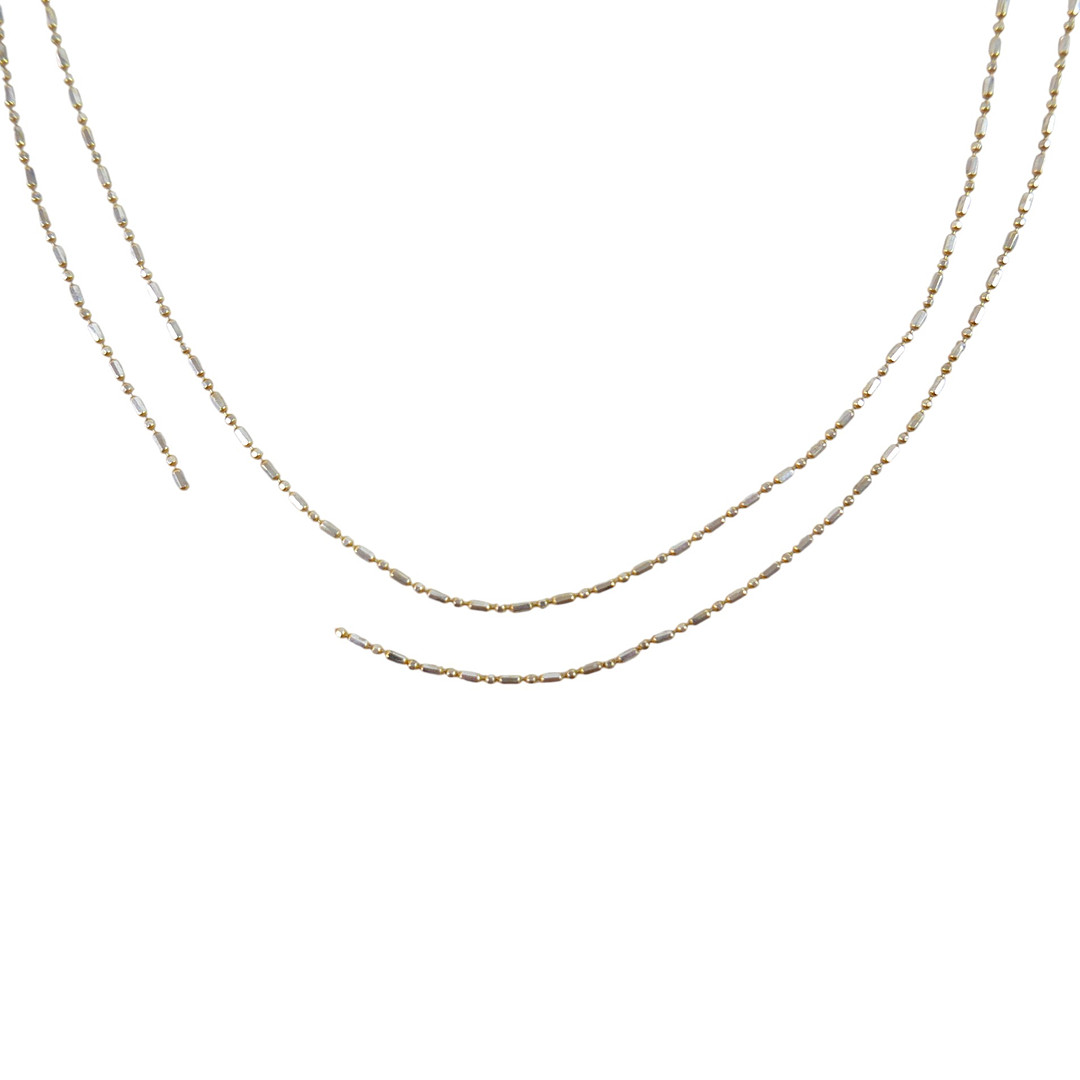 A BROKEN 9CT YELLOW AND WHITE GOLD NECKLACE.