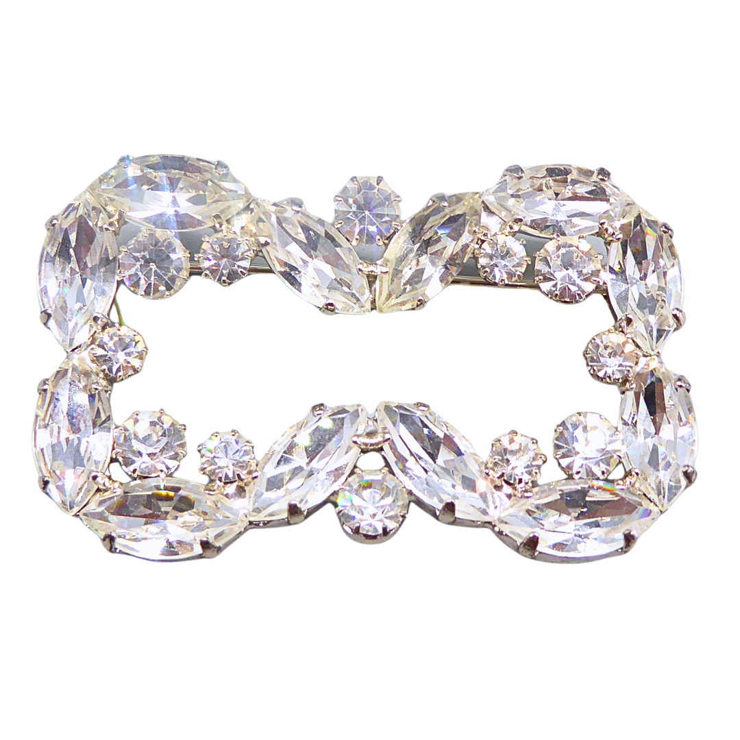 STRASS-SCHUHSCHNALLE MIT OPULENTEM KRISTALLBESATZ.