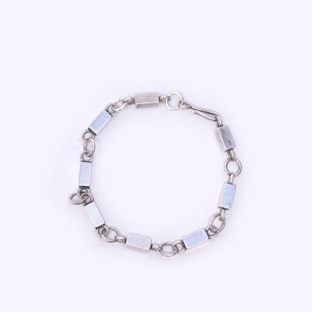 WIWEN NILSSON. ARMBAND MED STAVAR OCH RINGAR, SILVER.