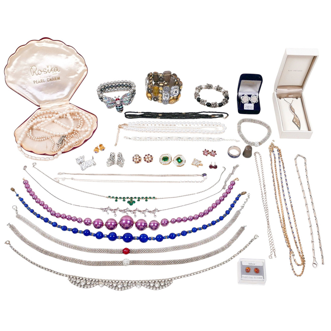 A COLLECTION OF SILVER AND COSTUME JEWELLERY.