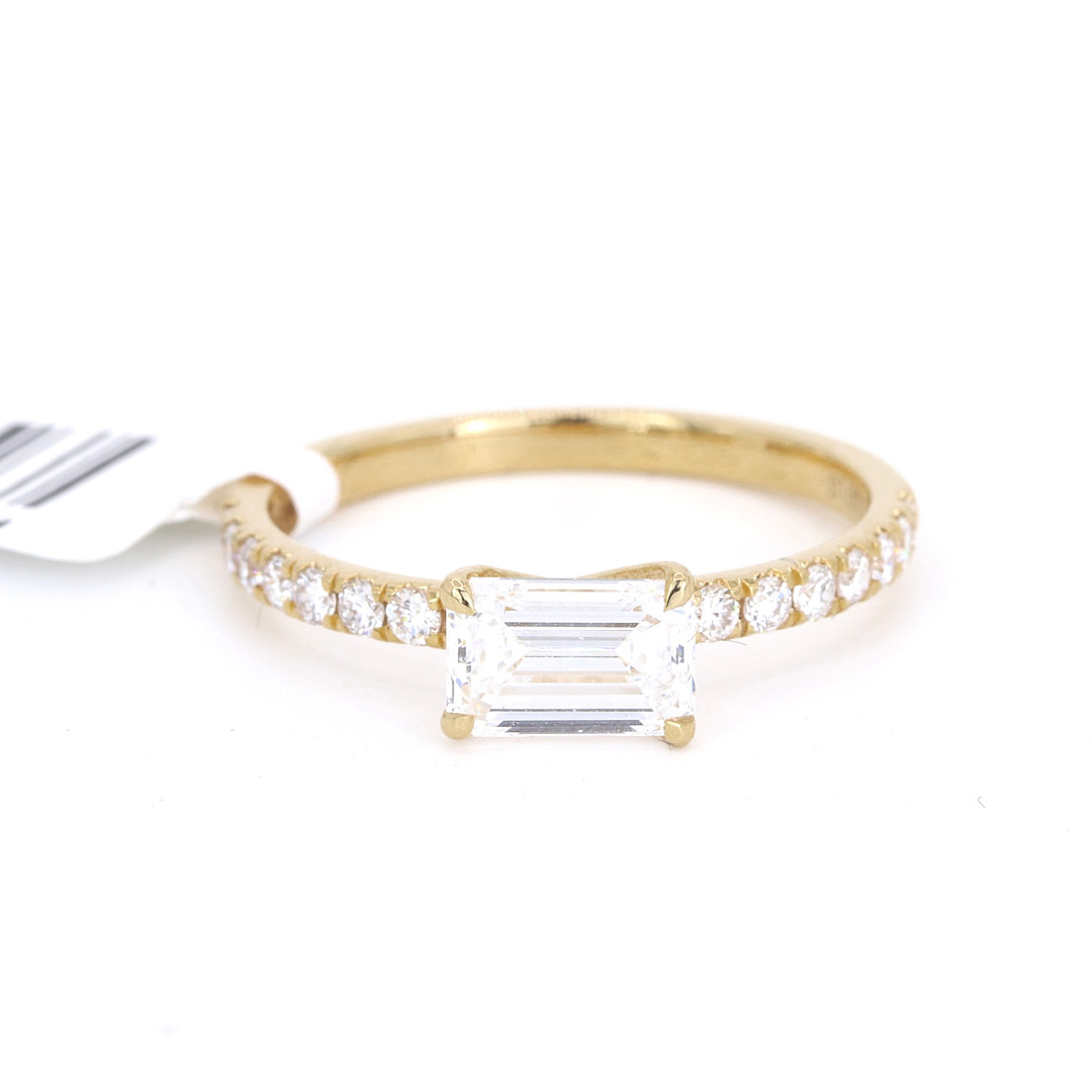 18CT LAB GROWN 1.05CT DIAMOND SOLITAIRE RING.