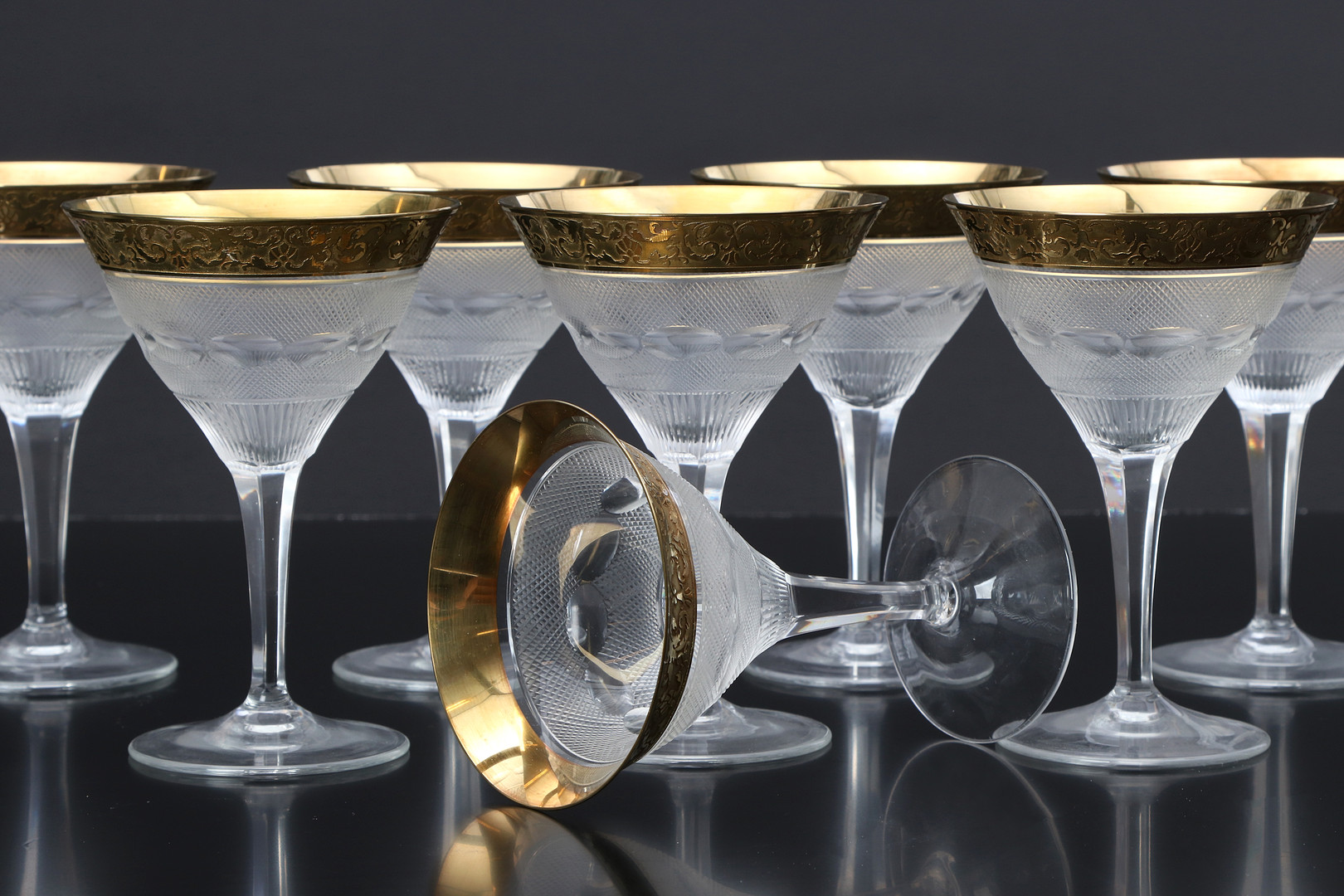 COCKTAILGLAS, 12 ST. Med slipad dekor och förgylld kant. 1900-tal.