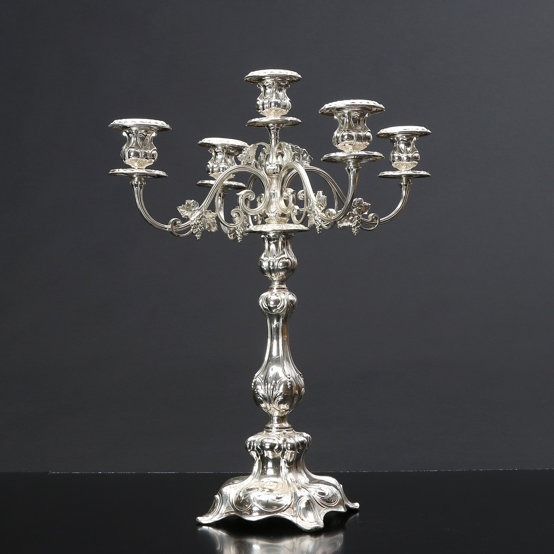KANDELABER. Vitmetall. Nyrokokostil, 1900-tal.