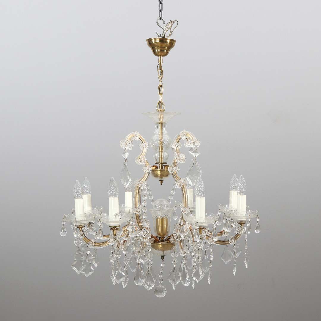 LJUSKRONA MED PRISMOR. Glas och bronserad metall. Venetiansk stil, 1900-talets andra hälft.