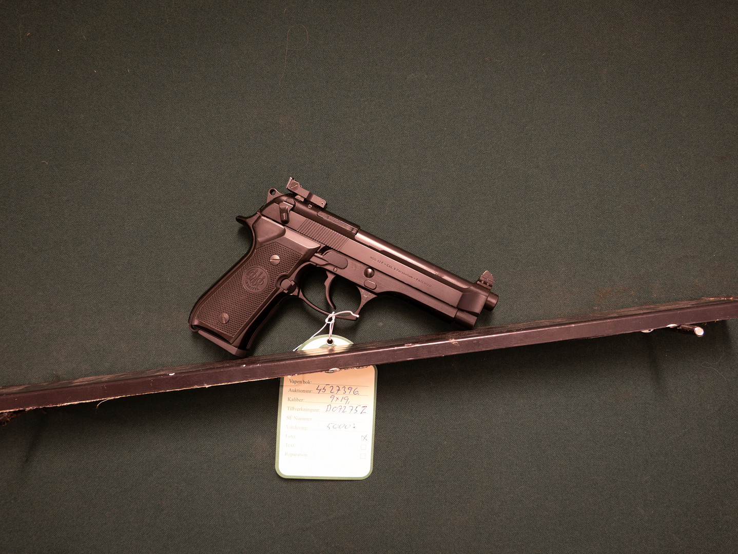 Beretta 92F Kaliber 9x19. Tillv.nr. D07275Z SE1621352.