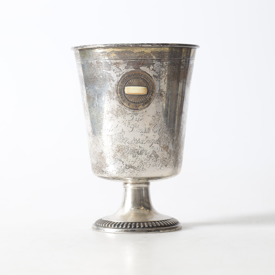 POKAL, silver, "Sveriges Ostengrossistförening", C.G. Hallbergs Guldsmeds A.B., Stockholm, 1937. Totalvikt ca 254,3 gram.