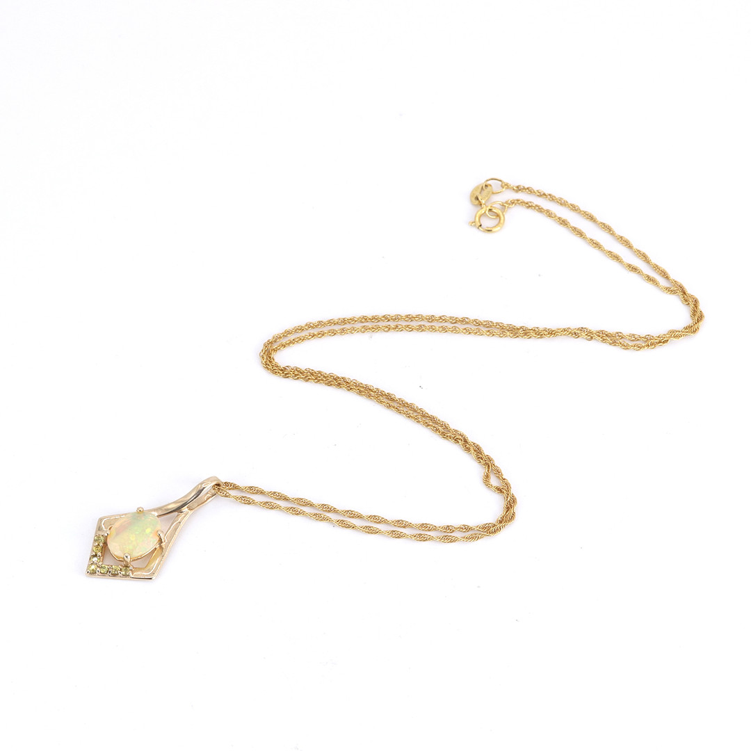 10CT GOLD OPAL SET NECKALCE.
