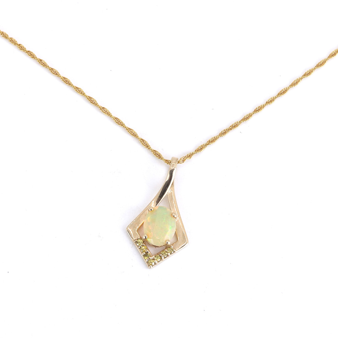 10CT GOLD OPAL SET NECKALCE.
