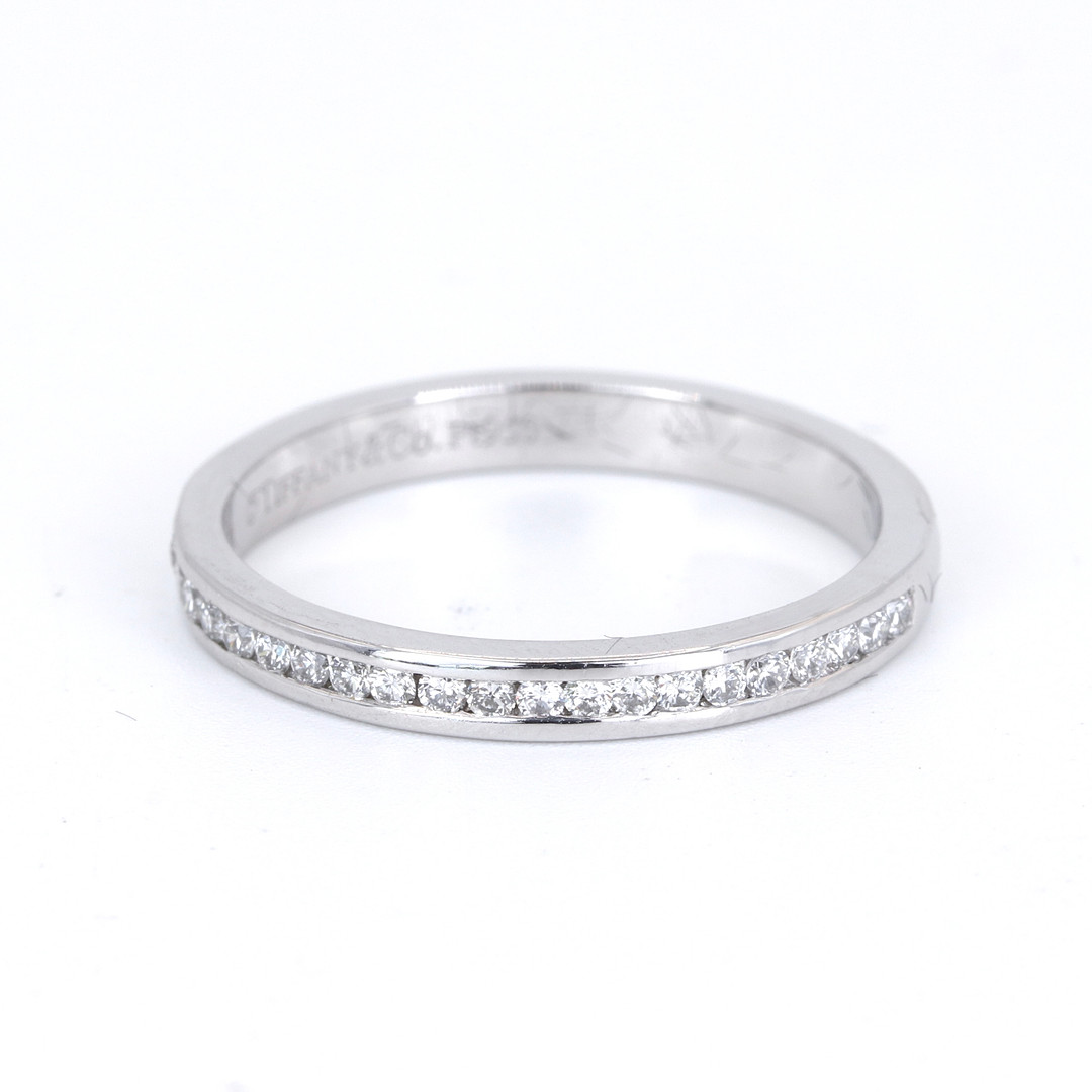 TIFFANY PLATINUM DIAMOND SET RING.