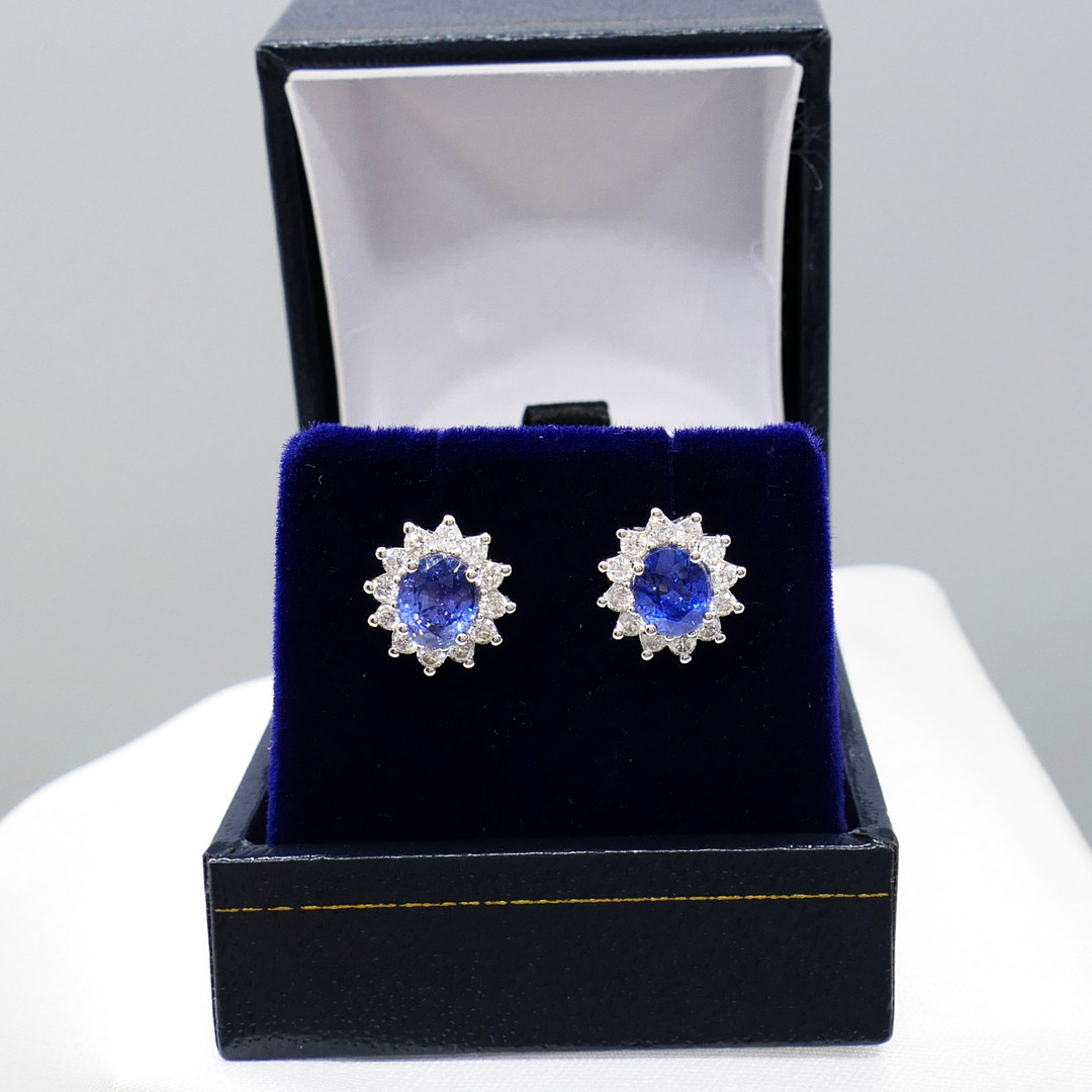 SAPPHIRE & DIAMOND ear studs.