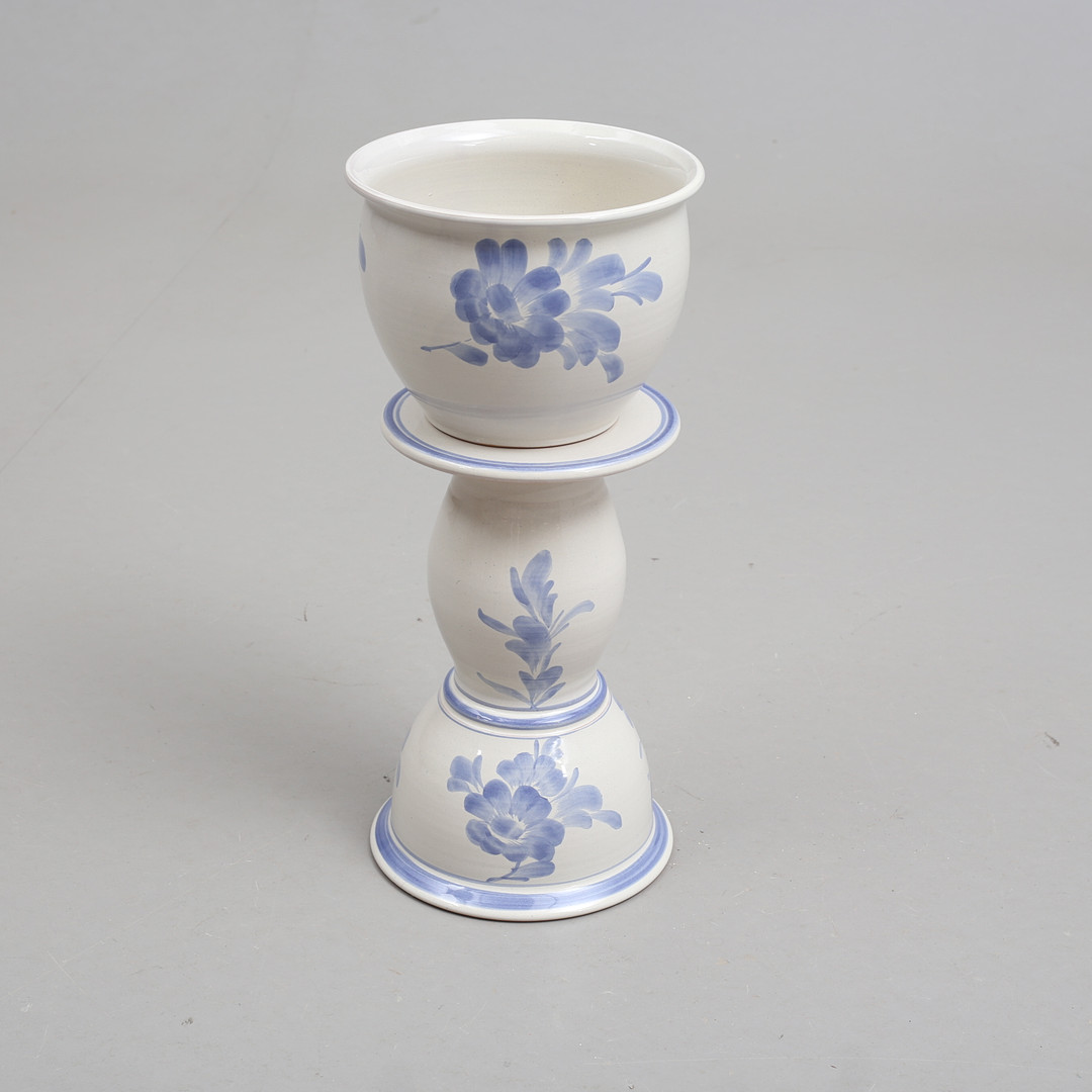PIEDESTAL med YTTEFODER, porslin, 1900-talets senare del.