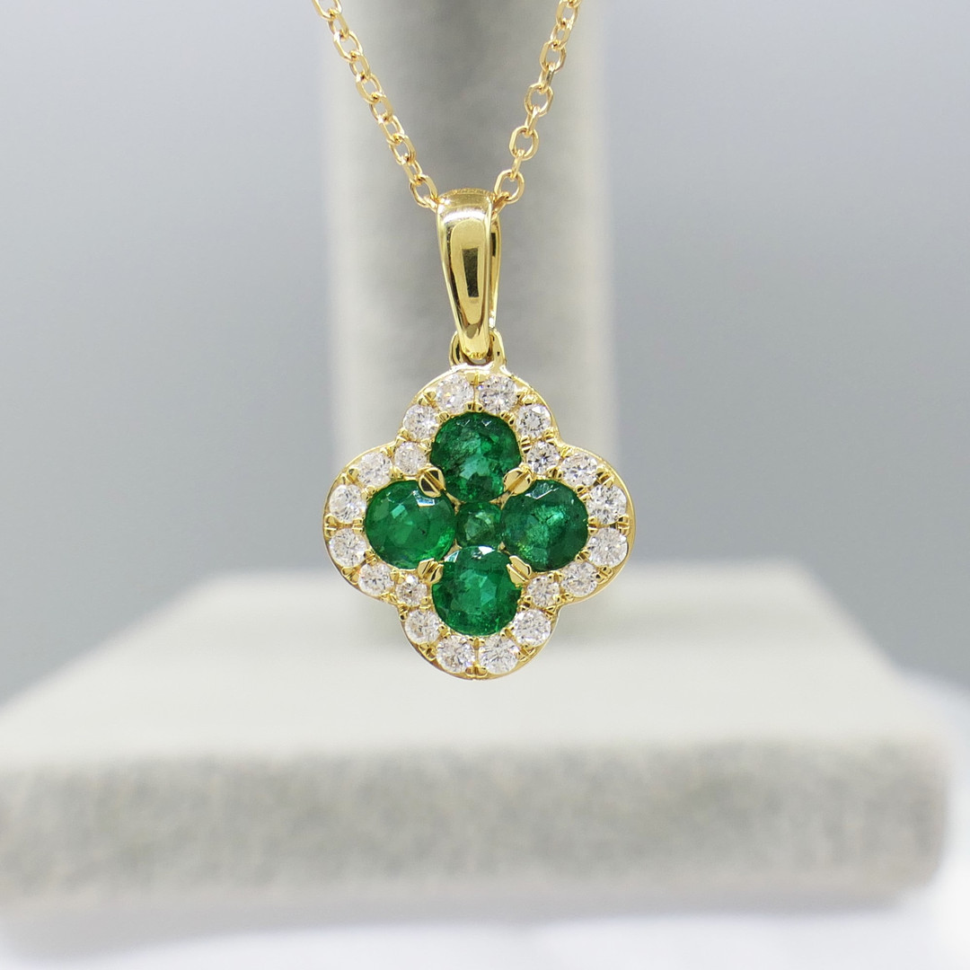 EMERALD & DIAMOND clover style necklace.
