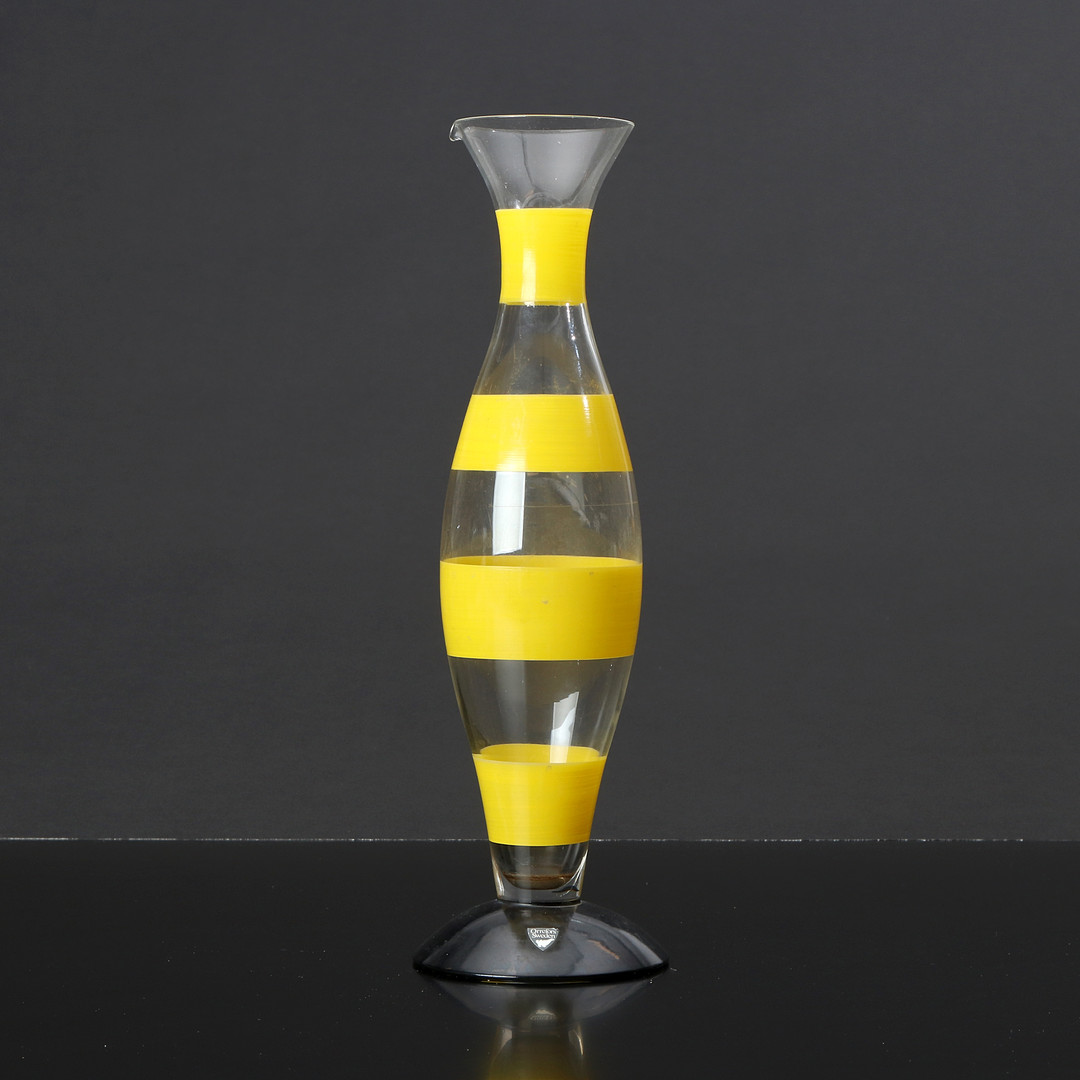 ANNE NILSSON. ORREFORS, KARAFF. Glas med bemålad dekor. "Polka Clown".
