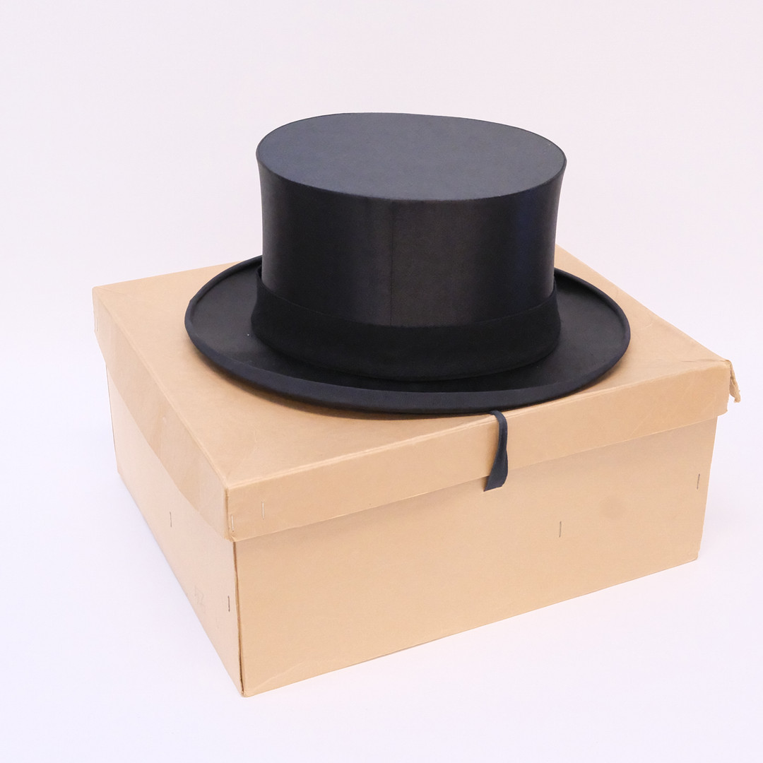 HÖG HATT, NORDHS HATT- & MÖSSAFFÄR, LUND.